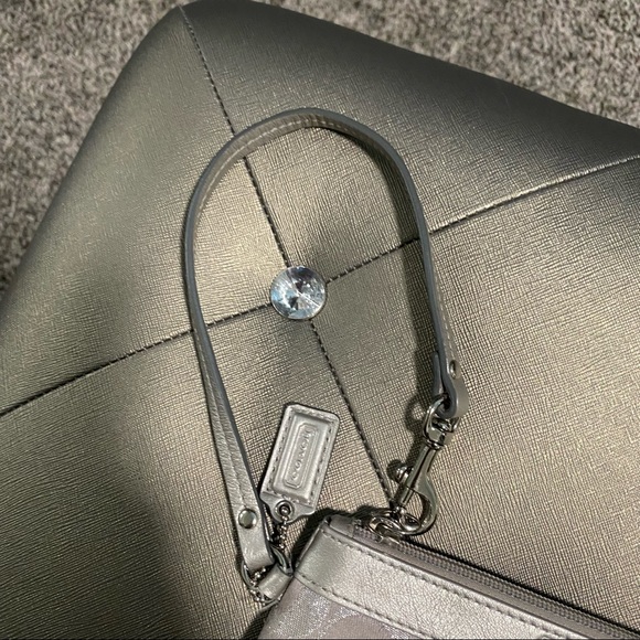 Coach Wristlet - Picture 3 of 9
